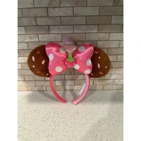 Disney Parks Minnie Mouse Ears  Munchlings  Strawberry Shortcake - Picture 1 of 2